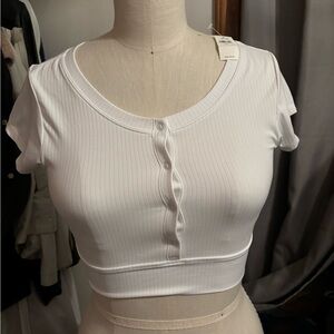 White stretchy aerie tee